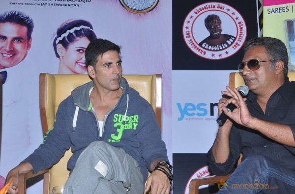 Akshay,Tamanna Promotes Entertainment Movie Photos