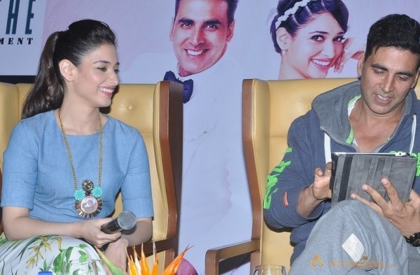 Akshay,Tamanna Promotes Entertainment Movie Photos