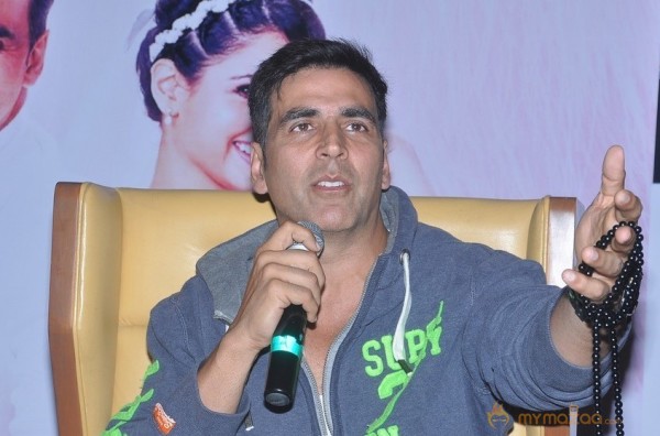 Akshay,Tamanna Promotes Entertainment Movie Photos