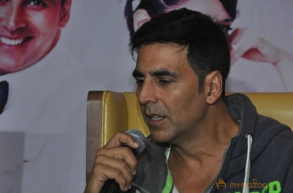 Akshay,Tamanna Promotes Entertainment Movie Photos