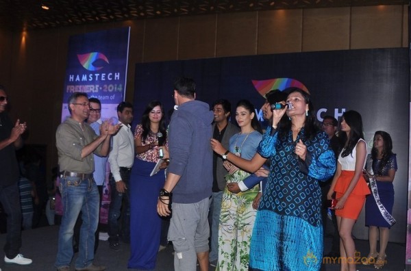 Akshay,Tamanna Promotes Entertainment Movie Photos