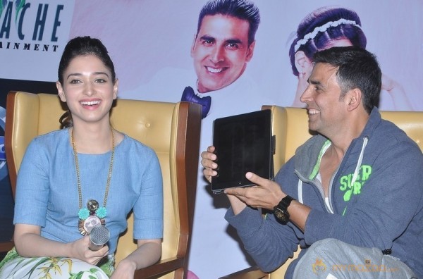 Akshay,Tamanna Promotes Entertainment Movie Photos