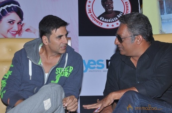 Akshay,Tamanna Promotes Entertainment Movie Photos