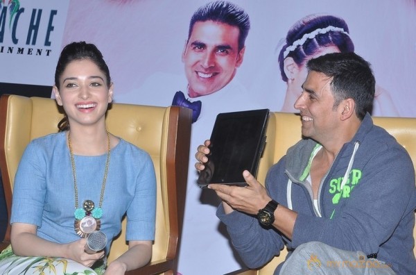 Akshay,Tamanna Promotes Entertainment Movie Photos