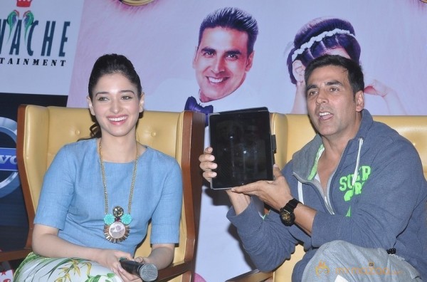 Akshay,Tamanna Promotes Entertainment Movie Photos