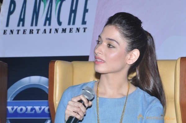 Akshay,Tamanna Promotes Entertainment Movie Photos