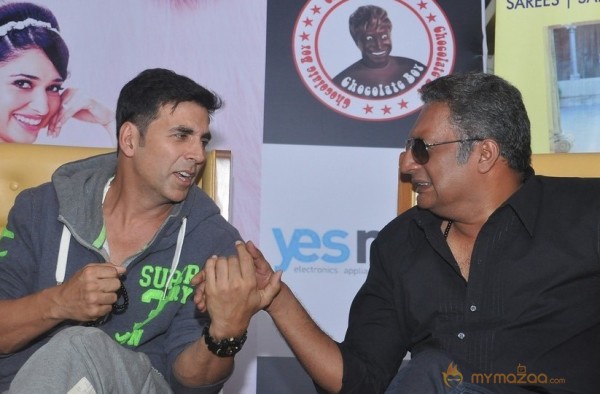 Akshay,Tamanna Promotes Entertainment Movie Photos