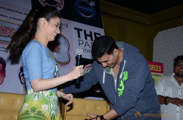 Akshay,Tamanna Promotes Entertainment Movie Photos