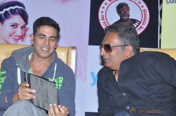 Akshay,Tamanna Promotes Entertainment Movie Photos