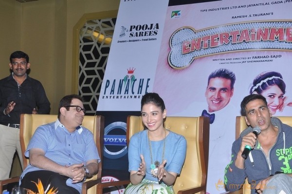 Akshay,Tamanna Promotes Entertainment Movie Photos