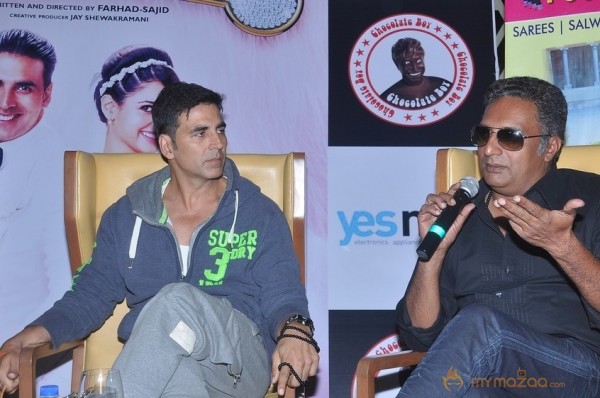 Akshay,Tamanna Promotes Entertainment Movie Photos