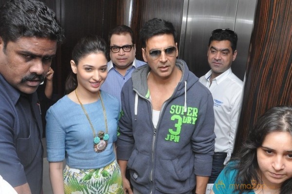 Akshay,Tamanna Promotes Entertainment Movie Photos