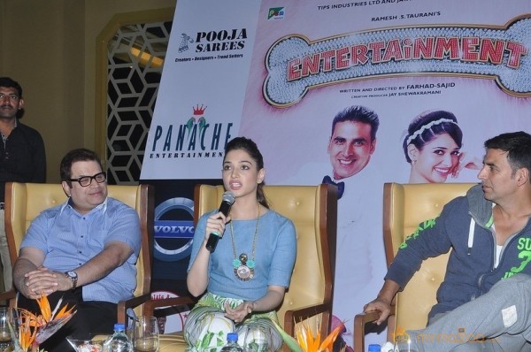 Akshay,Tamanna Promotes Entertainment Movie Photos