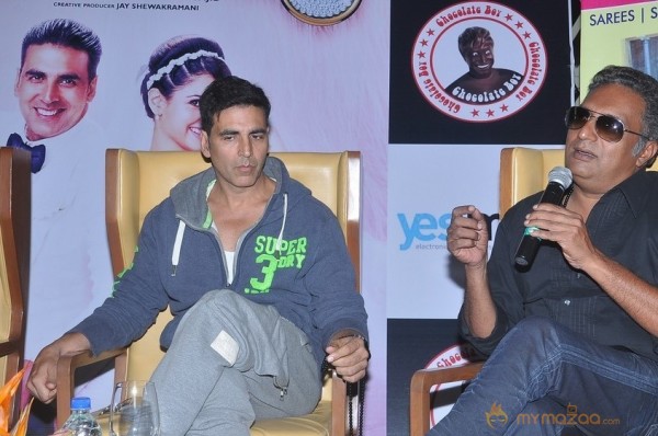 Akshay,Tamanna Promotes Entertainment Movie Photos