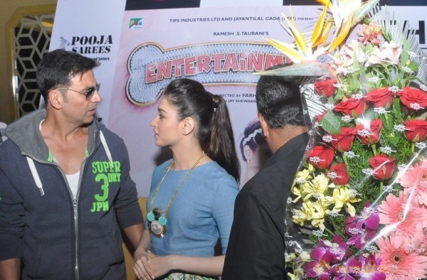 Akshay,Tamanna Promotes Entertainment Movie Photos