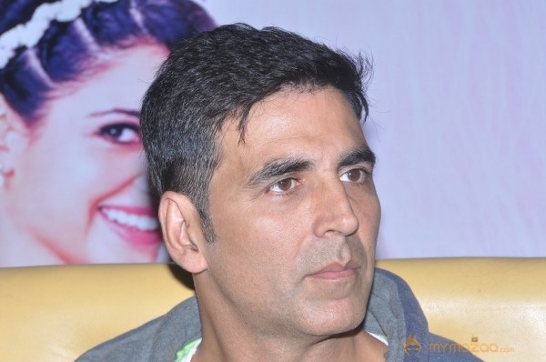 Akshay,Tamanna Promotes Entertainment Movie Photos