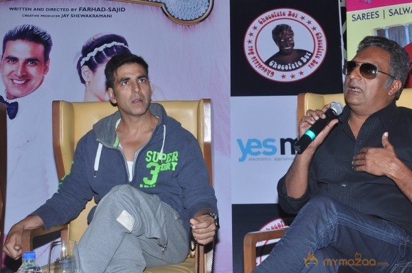 Akshay,Tamanna Promotes Entertainment Movie Photos