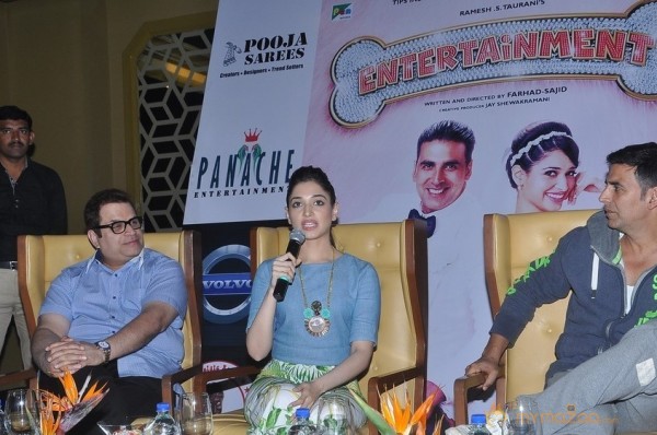 Akshay,Tamanna Promotes Entertainment Movie Photos