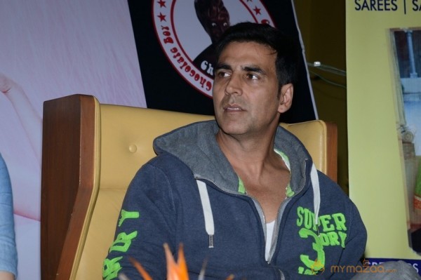 Akshay,Tamanna Promotes Entertainment Movie Photos