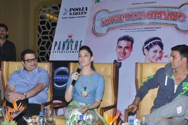 Akshay,Tamanna Promotes Entertainment Movie Photos