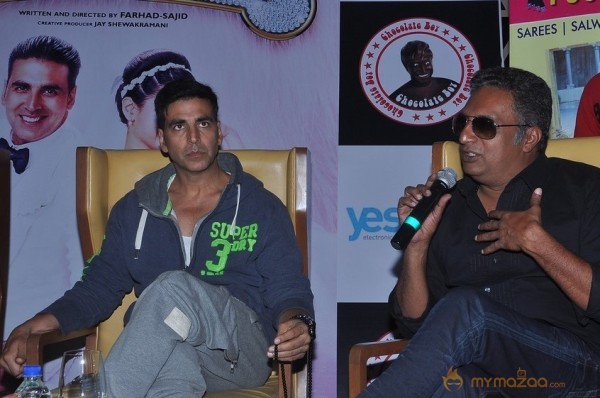 Akshay,Tamanna Promotes Entertainment Movie Photos