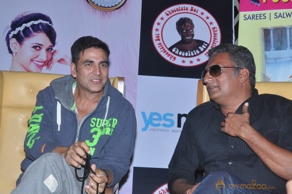 Akshay,Tamanna Promotes Entertainment Movie Photos