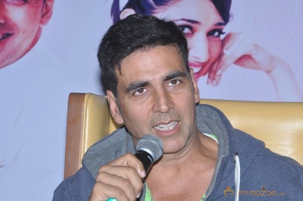 Akshay,Tamanna Promotes Entertainment Movie Photos