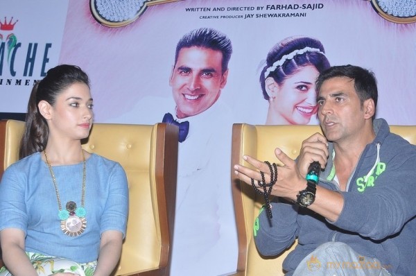 Akshay,Tamanna Promotes Entertainment Movie Photos