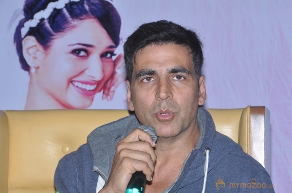 Akshay,Tamanna Promotes Entertainment Movie Photos