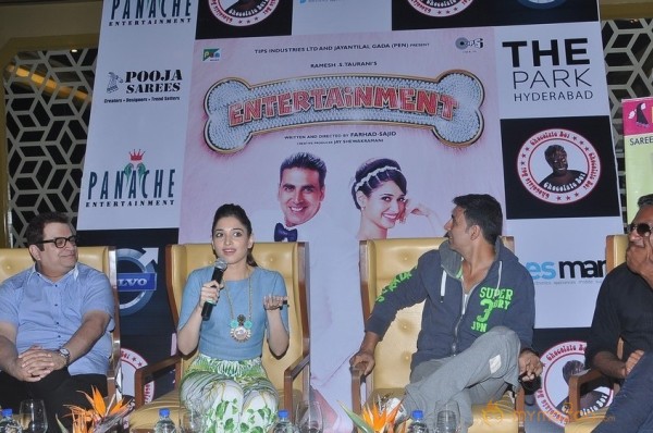 Akshay,Tamanna Promotes Entertainment Movie Photos