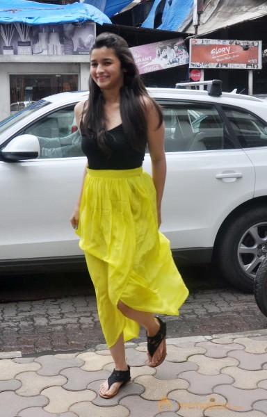 Alia Bhatt Launch Art Exhibition SPLASSH 