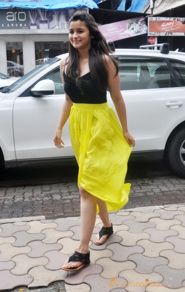Alia Bhatt Launch Art Exhibition SPLASSH 