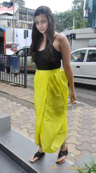Alia Bhatt Launch Art Exhibition SPLASSH 