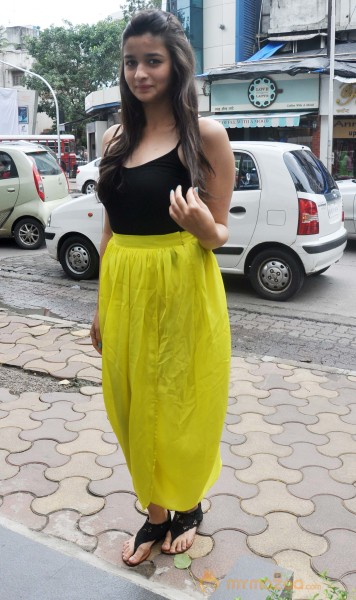 Alia Bhatt Launch Art Exhibition SPLASSH 