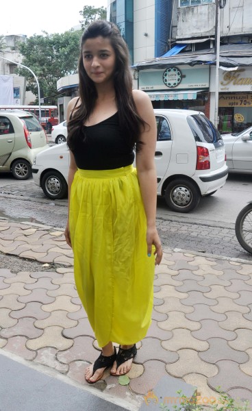 Alia Bhatt Launch Art Exhibition SPLASSH 