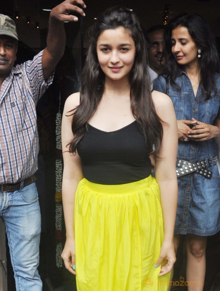 Alia Bhatt Launch Art Exhibition SPLASSH 