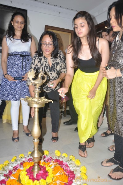Alia Bhatt Launch Art Exhibition SPLASSH 