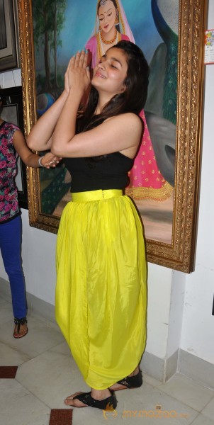 Alia Bhatt Launch Art Exhibition SPLASSH 