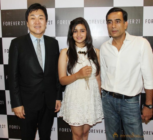 Alia Bhatt Launch Forever 21 Store 