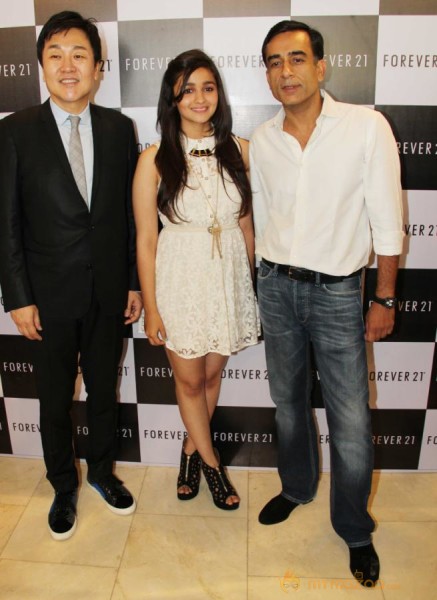Alia Bhatt Launch Forever 21 Store 