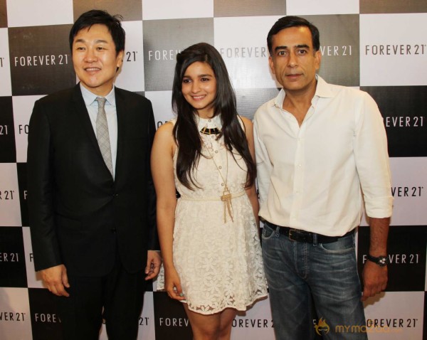 Alia Bhatt Launch Forever 21 Store 