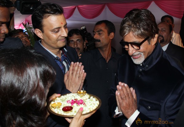 Amitabh Bachchan Launch Skininfinity Clinic 