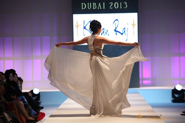 Anjana Sukhani Ramp Walk at Fashion Me 2013 Finale 