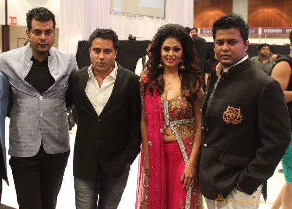 Anjana Sukhani Ramp Walk at Fashion Me 2013 Finale 