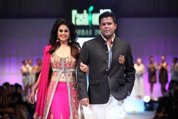 Anjana Sukhani Ramp Walk at Fashion Me 2013 Finale 