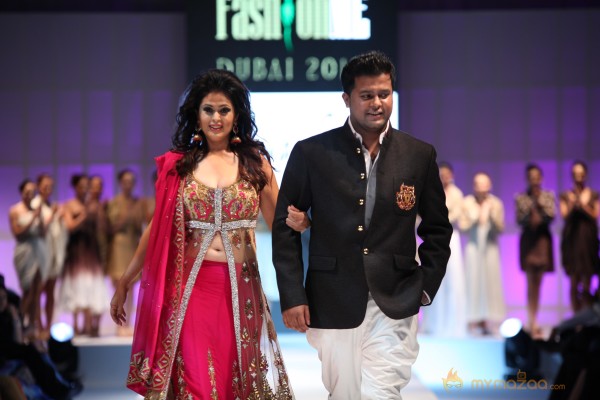 Anjana Sukhani Ramp Walk at Fashion Me 2013 Finale 