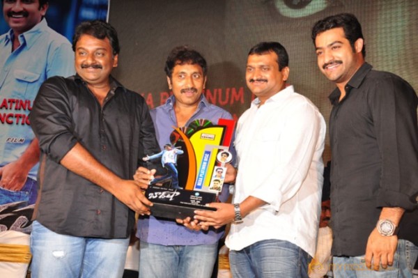 Baadshah Hexa Platinum Disc Photos