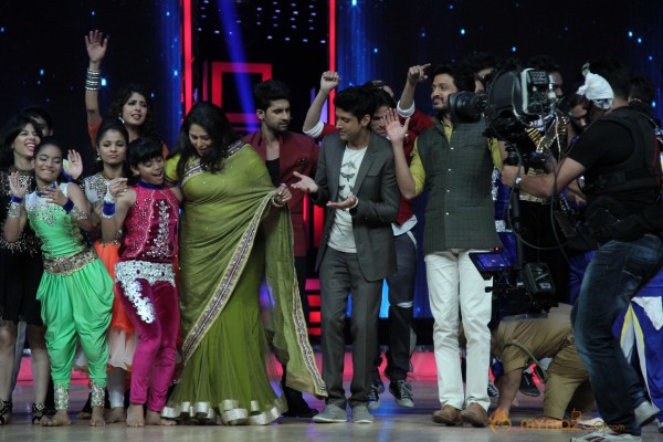 Bhaag Milkha Bhaag Promotion At India's Dancing Superstars 