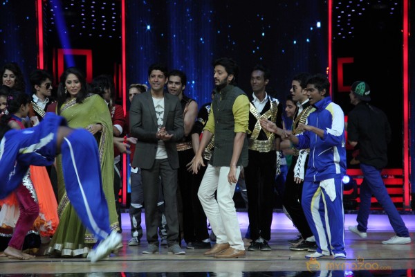 Bhaag Milkha Bhaag Promotion At India's Dancing Superstars 