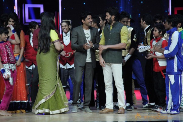 Bhaag Milkha Bhaag Promotion At India's Dancing Superstars 